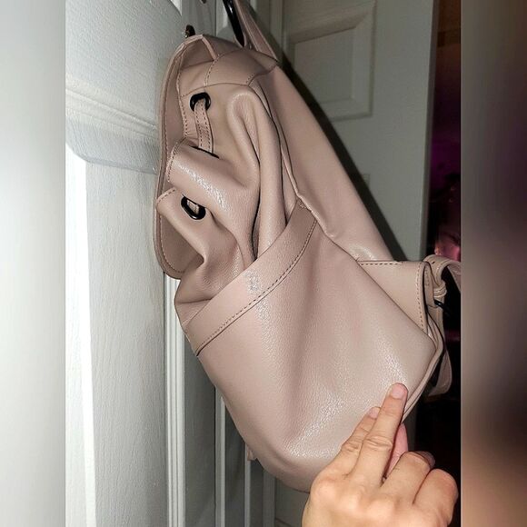 Elizabeth & James Tan Beige Slouchy Bucket Vegan Leather Drawstring Backpack EUC main image 5